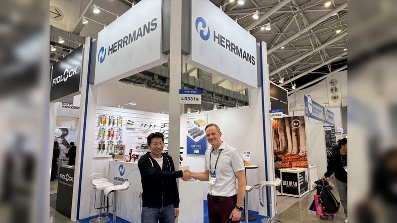 Foto: Herrmans - Jerry Liu (CEO von Roxim) und Dan Liljeqvist (CEO Herrmans)