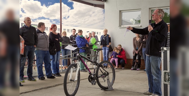 Prokurist Michael Kaiser moderierte eine Fahrradversteigerung