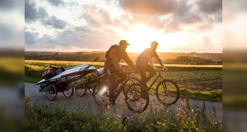 Surfbretter mit dem Fahrrad transportieren - das geht auch.