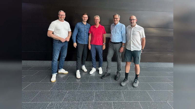 Foto: Ulf Christian Blume - Sechs erfahrene Branchenberater haben sich zum Verbund "BSX" zusammengeschlossen.  v.l.: Gunnar Schmidt, Florian Schöps , Steve Ehe, Jörg Küster, Ulf Christian Blume, (es fehlt auf dem Bild Dominik Nuss)