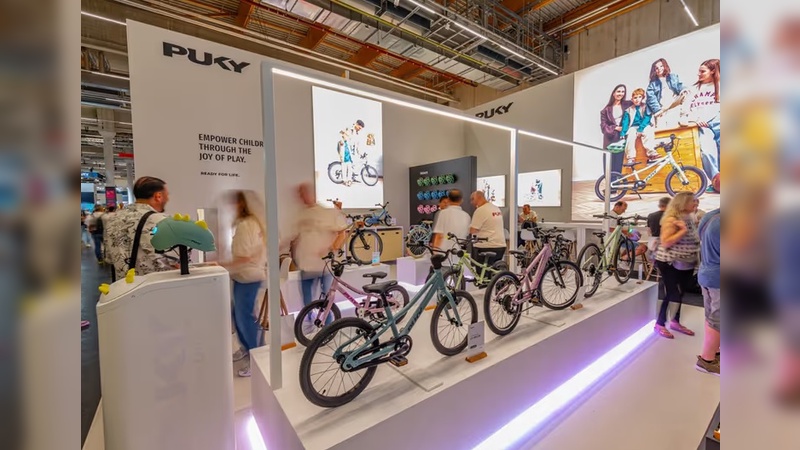 Foto: Puky (Archiv velobiz.de) - Puky präsentierte sich auf der diesjährigen Eurobike in einem deutlich moderneren Look. Foto: Puky (Archiv velobiz.de) - Puky präsentierte sich auf der diesjährigen Eurobike in einem deutlich moderneren Look.