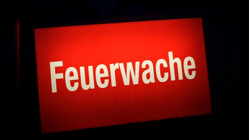 Die Münchner Feuerwehr löschte einen Test-Akku. Die Münchner Feuerwehr löschte einen Test-Akku.