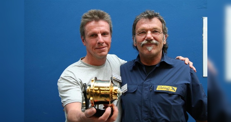 Peter Smolka und Bernhard Rohloff mit der goldenen Speedhub