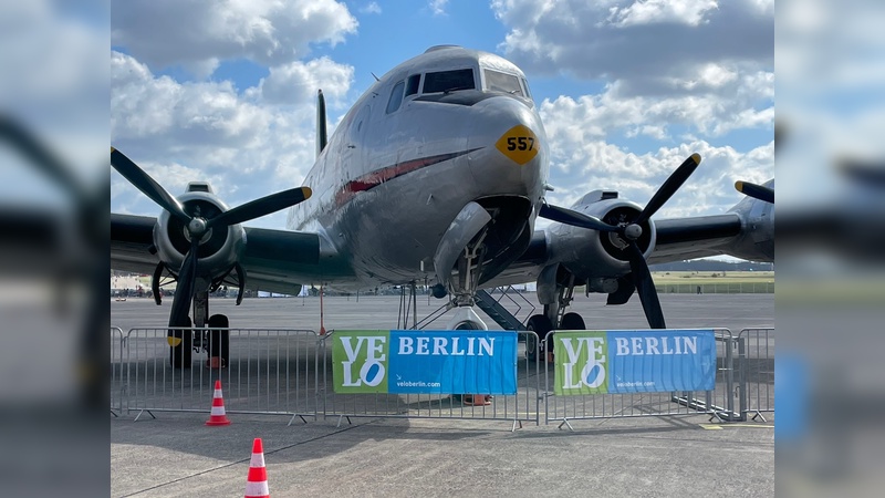 Fahrradmesse, wo einst die Flugzeuge landeten: VELOBerlin auf dem ehemaligen Flughafen Tempelhof