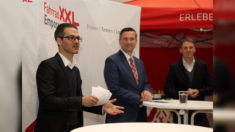 Von links: Dr. Hamidreza Ameli (Geschäftsführer Emporon GmbH & Co. KG), Martin Dulig (Sächsischer Wirtschaftsminister, SPD), André Hans (Geschäftsführer Emporon GmbH & Co. KG)