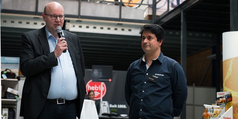 Dirk Zwick und Ömer Aksoy eröffneten das neue Experience Center.