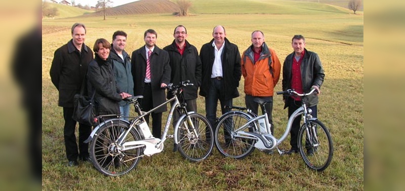 v.l.: Martin Jampen, Therese Löffel (Gemeinde Huttwil), Hansueli Burkhardt (Herdgemeinde), Adrian Zysset (Wirtschaftsförderung), Kurt Schär, Matthias Moser (Pro Emmental), Hans Furrer, Gianni Mazzeo