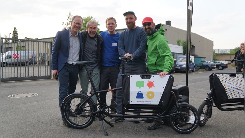 Auf dem Foto (von links): Arne Behrensen (Zukunft Fahrrad), Thomas Bürmann (flotte Berlin), Hannes Wöhrle (Verband Freie Lastenräder), Felix Schön (muli-cycles), Timo Höfker (Verband Freie Lastenräder)