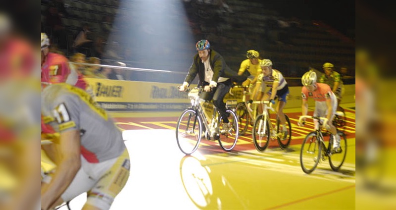 Jens Fiedler kehrte bei den Münchner Sixdays auf die Bahn zurück - mit einem E-Bike von Kalkhoff.