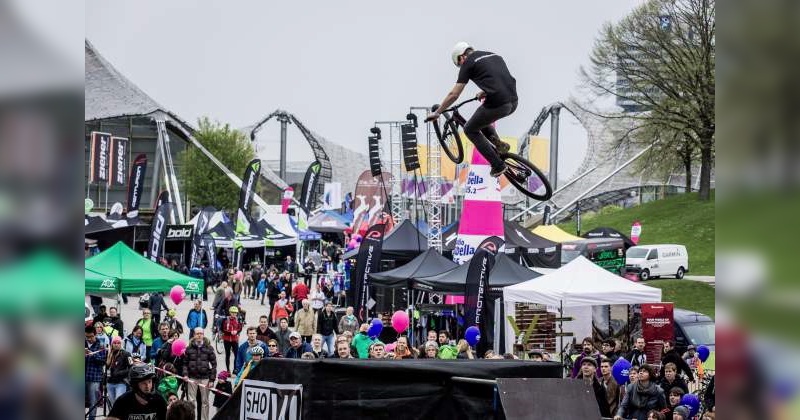 Premiere bei Aprilwetter im Olympiapark