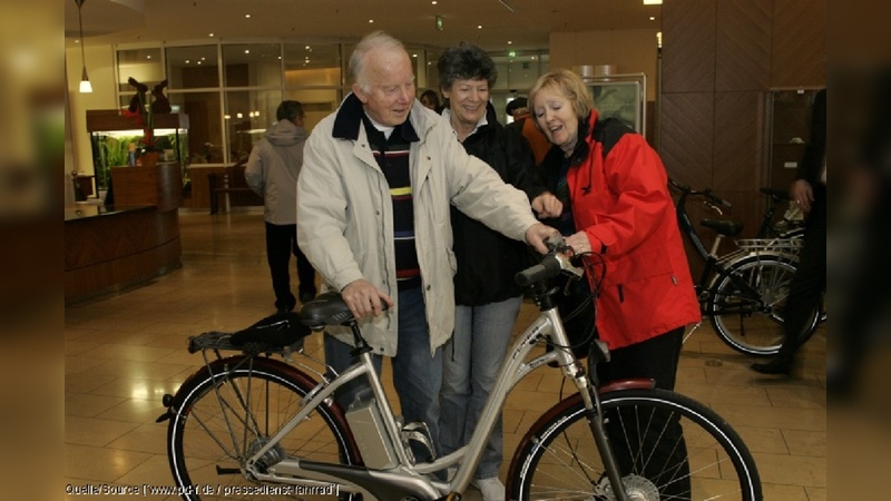 Senioren sind ein wichtiger Kundenkreis für Pedelecs. Aber es gibt immer noch Vorbehalte.