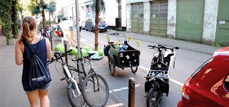 Den Autos Parkraum wegnehmen - das ist die Devise des Parkingday.