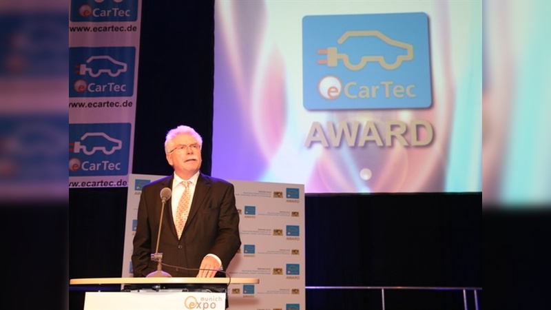 Staatsminister Martin Zeil übergab gestern den Bayrischen Staatspreis für innovative Elektromobilität.