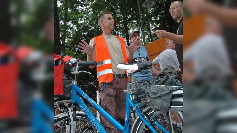 Tragen künftig alle Radfahrer bei Dunkelheit Gelb?