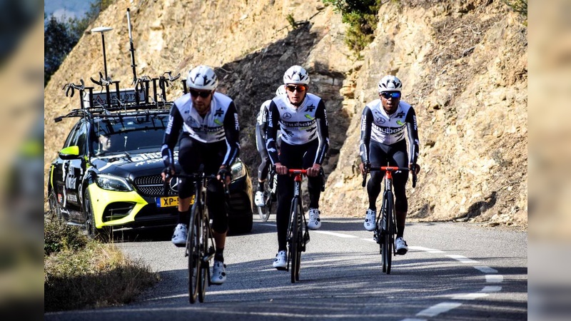 Nah dran sein bei der Tour-de-France und dem Profi-Rennradteam Qhubeka ASSOS