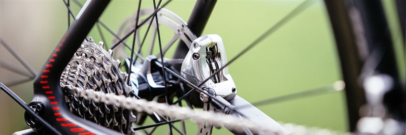 Sie waren bislang eine der Top-Innovationen im Rennrad-Segment. Doch nun stehen Scheibenbremsen zumindest im organisierten Radsport vor einem vorläufigen Aus.