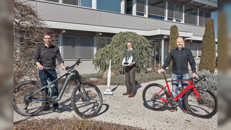 Stefan Vollbach (rechts) und Thomas Zenker (links) freuen sich ueber die Standorterweiterung. Staubsaugerhersteller Vorwerk arbietete zuletzt in der Immobilie.