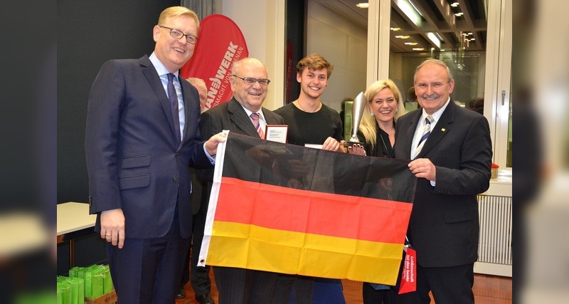 Paul Meißner (mitte) hatte die Nase vorne. Foto: Bundesfachschule Zweirad der Handwerkskammer Frankfurt-Rhein-Main