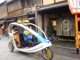 Velotaxi-Japan ist mit insgesamt 130 Fahrradrikschas in 25 Städten vertreten – und somit einer der wichtigsten Kunden des Berliner Velotaxi-Machers Veloform.