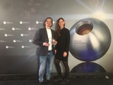 Deuter erhaelt zusammen mit Produktionspartner Vina Duke den Deutschen Nachhaltigkeitspreis.