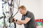 Verstärkung in der Werkstatt: Zweiradmechaniker Markus Töppe