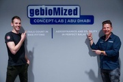Michael Killermann (links) und Wolfgang Hohmann (rechts) im neuen gebioMized concept-lab Abu Dhabi.
