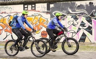 Radeln mit Motorunterstützung ist in - egal ob in der City oder in den Bergen.