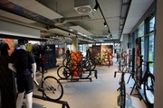 Scott Sports eröffnete am 17.04.2024 einen neuen Showroom in Garching.