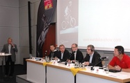 Branchgespräch auf der Eurobike: v.l. Wolfgang Köhle, Klaus Wellmann, Siegfried Neuberger, Thomas Kunz, Werner Forster, Stan Day