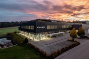 Das moderne Firmengebäude in Huttwil in der Schweiz