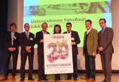 2o Jahre Sternstunden „Der Förderkreis „Unternehmen FahrRad!“ gratuliert - u.a. vertreten durch Andreas Hombach (WSM), Albert Herresthal (VSF) und Konrad Weyhmann (Paul Lange)