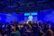Fred Schierenbeck bei seiner Rede während des ZEG-Sommerfests.