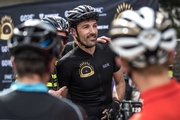 Radsportfans können mit dem vierfachen Weltmeister und zweifachen Olympiasieger Fabian Cancellara eine Runde um den Irschenberg fahren.