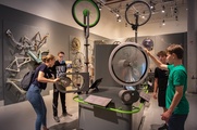 Die internationale Wanderausstellung "Bike It" feiert Europa-Premiere.