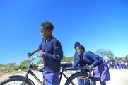 Ein Fahrrad bringt Menschen nicht nur zum Lachen, sondern hilft auch unmittelbar, die Lebensqualität zu verbessern.