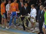 Silvio Berlousconi beim Plausch mit Radstar Paolo Bettini