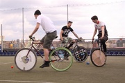 Bikepolo: Demo-Wettwebwerb auf dem Messedach