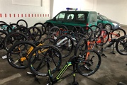 Die Polizei stellte Marken-E-Bikes an der Grenze sicher.