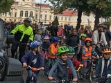 Die kleinen Radfahrer beim Demo-Start vor dem Schloss Charlottenburg.