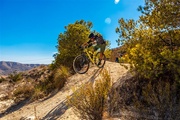 Wer die Trails im amerikanischen Südwesten liebt, findet auch in Alicante jede Menge Spaß im Bike-Sattel.