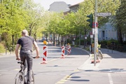 Berlin macht Tempo und setzt ohnehin geplante Radwege schnell als Pop-up-Protected-Bike-Lane um. 
