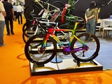 Farbenfrohe Lackierungen fanden sich an vielen Ständen auf der China Cycle Show 2026.