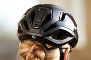 Helmserie mit neuer
„Kineticore“-Technologie kommt im April