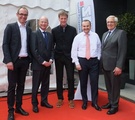 Marco Schütz (Geschäftsführer LIST AG), Dr. Ulrich Reuter (Landrat Landkreis Aschaffenburg), Sven Bauer (CEO BMZ GmbH), Daniel Fabbiano (Werkleiter BMZ GmbH), Winfried Bruder (Bürgermeister Gemeinde Karlstein)