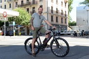 Besitzer Frédéric Marchand freut sich über die Rückkehr seines wertvollen Stromer-Bikes.