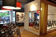 Blick ins Innere des neuen Alpha Bikes Stores in München