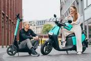 Neben den E-Tretrollern verleiht Tier Mobility künftig auch E-Mopeds