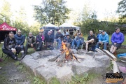 Diskutieren am Lagerfeuer beim ersten Bikepacking-Barcamp