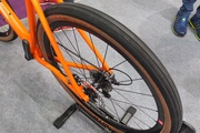 Wenn es nach WTB und 3T geht, rollen bald auch Rennräder auf Plus-Size-Reifen.