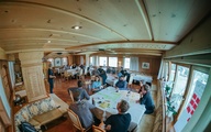 Austausch bei Gesprächen und interaktiven Workshops